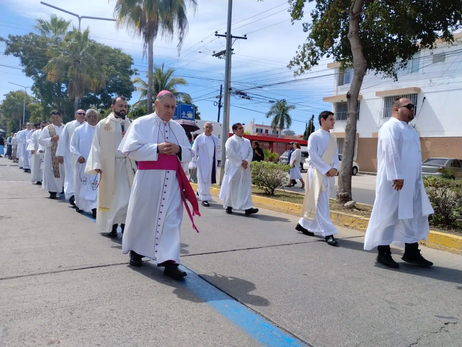 Por el papa francisco realizan procesión en Carnaval de Mazatlán