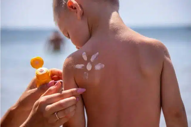 ¡Prepárate para Semana Santa! Este es el mejor bloqueador solar para niños, según Profeco