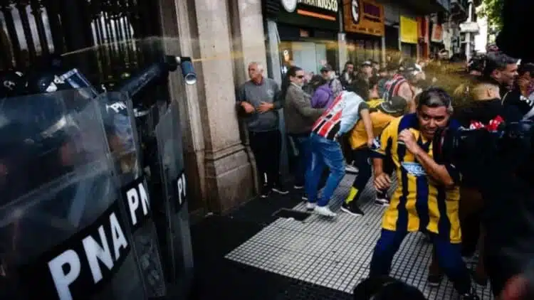 Protesta de jubilados en Argentina termina en caos