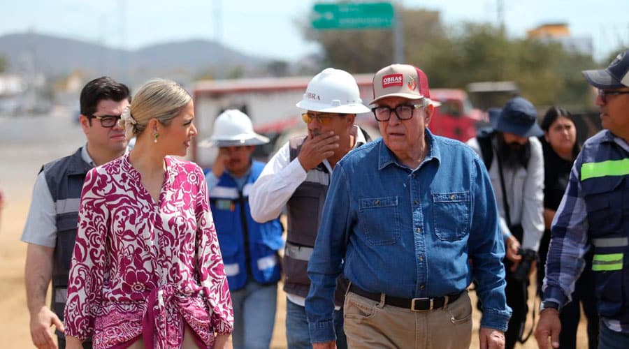 Estrella Palacios y Rubén Rocha Moya supervisan construcción
