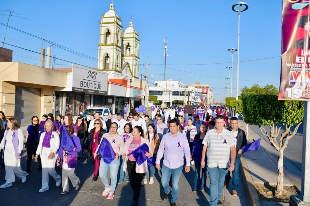 Salvador Alvarado conmemora el Día de la Mujer con marcha