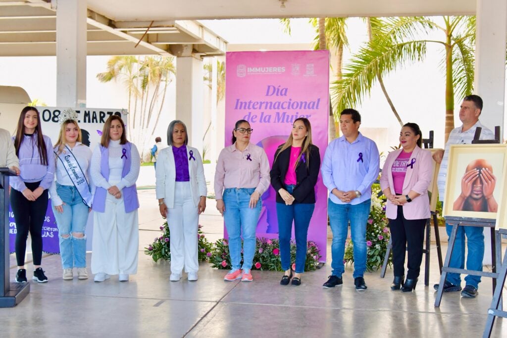 Salvador Alvarado conmemora el Día de la Mujer con marcha