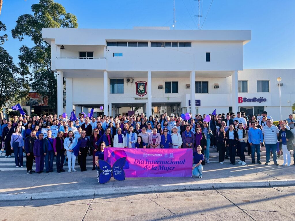 Salvador Alvarado conmemora el Día de la Mujer con marcha