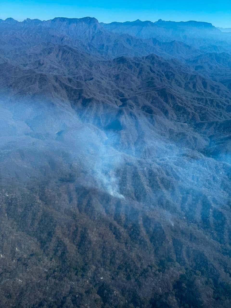 Sebides y Conafor sobrevuelan zona de Mazatlán por reactivación de incendio forestal