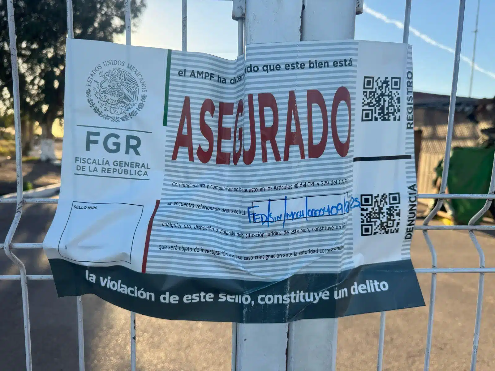 Sello de clausura en aeródromo de El Carrizo