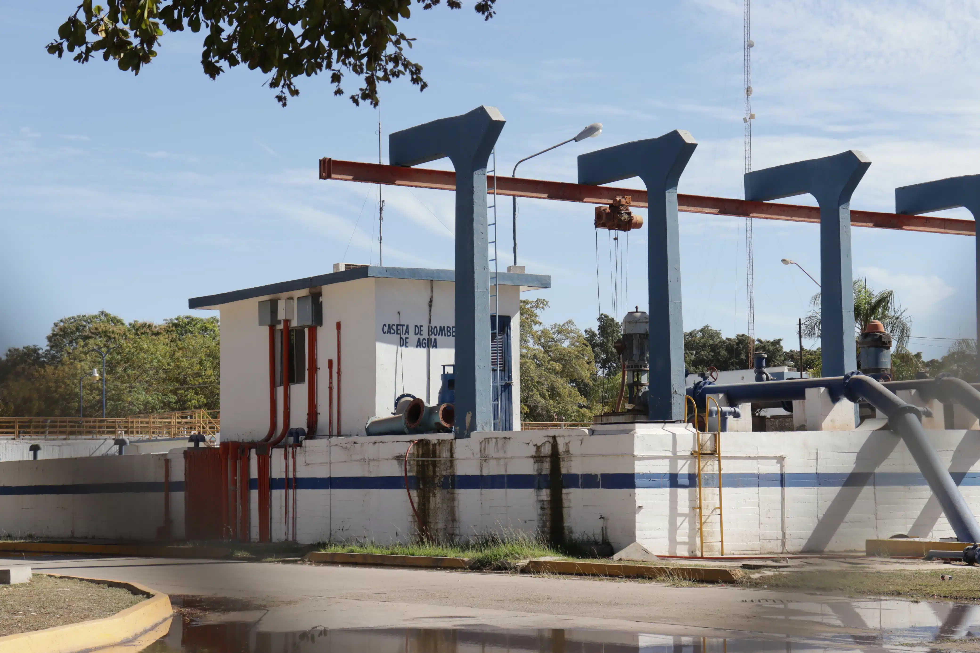 Sigue bajo nivel del canal que alimenta la planta Hernández Terán en Los Mochis