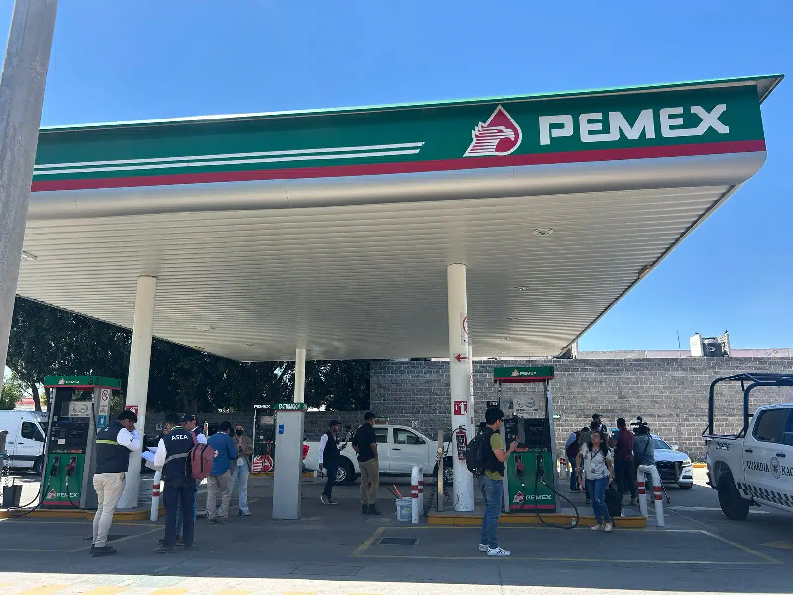 Verificación de Profeco en Gasolinera