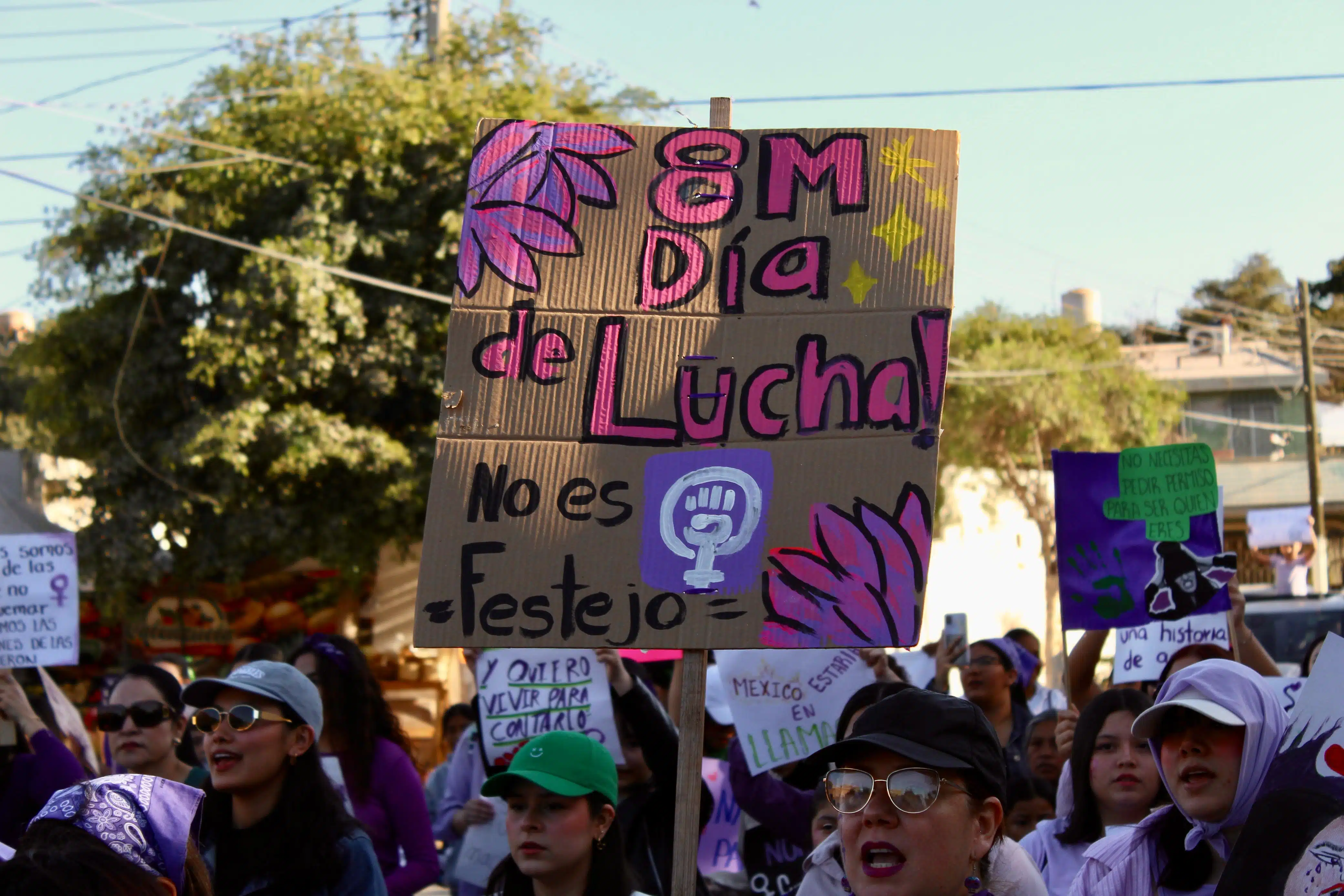 “¡Aquí estoy, siempre aquí estoy, yo te creo!”: retumbó en sororidad la marcha de este 8M en Guasave