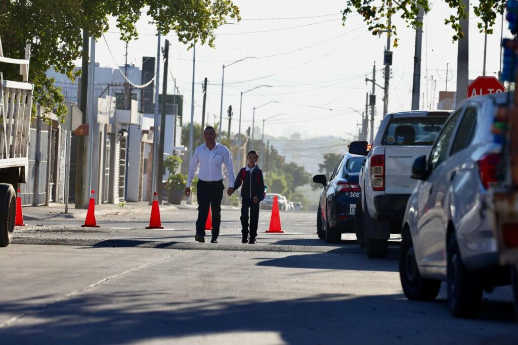 Rocha inaugura pavimentación en Barrancos, Culiacán