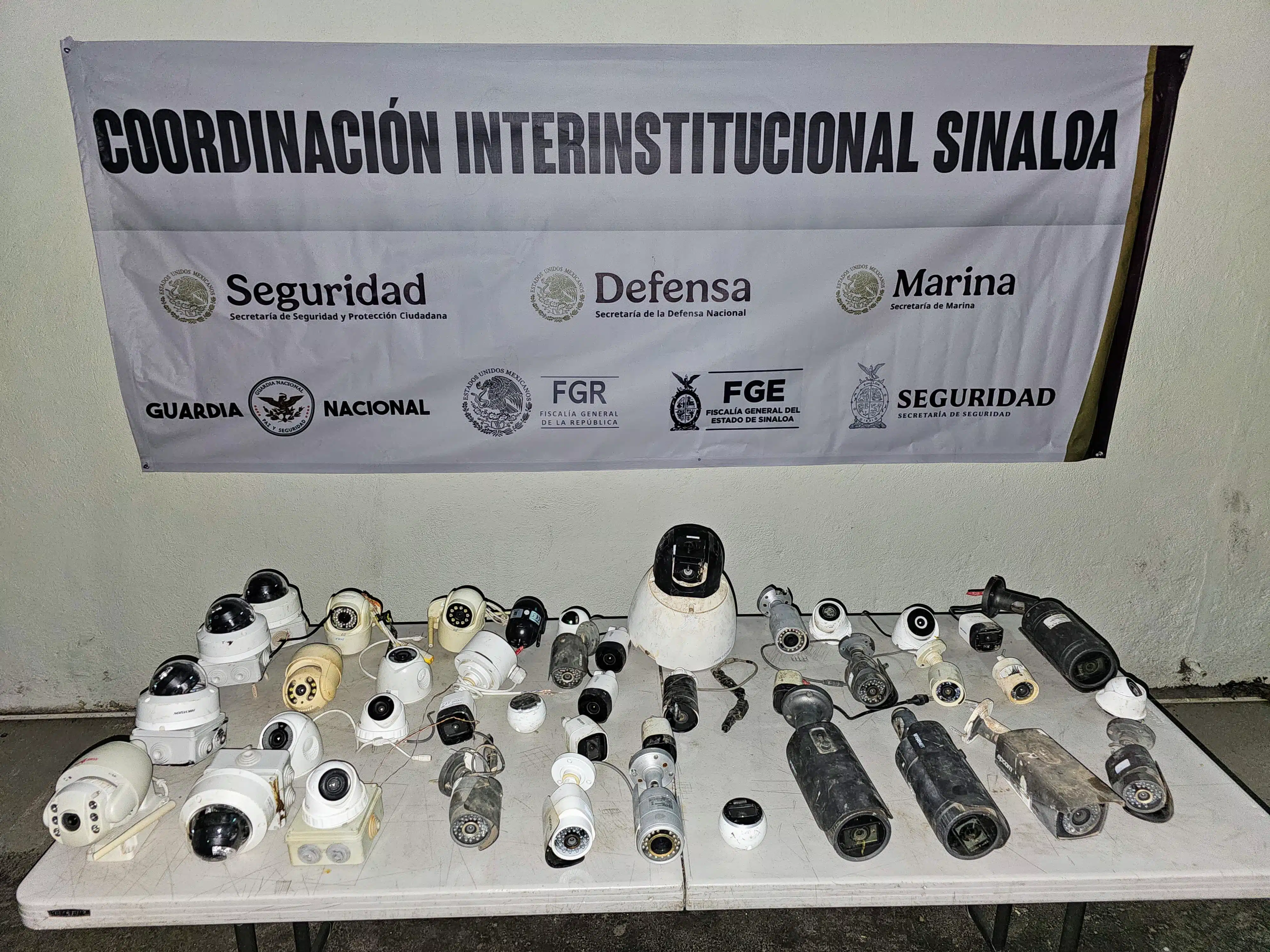 Retiran 41 cámaras instaladas clandestinamente en Villa Juárez, Navolato