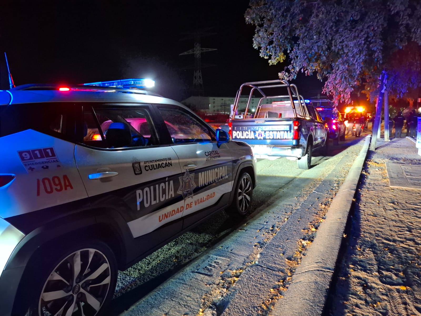 Elementos de seguridad en el lugar de los hechos.