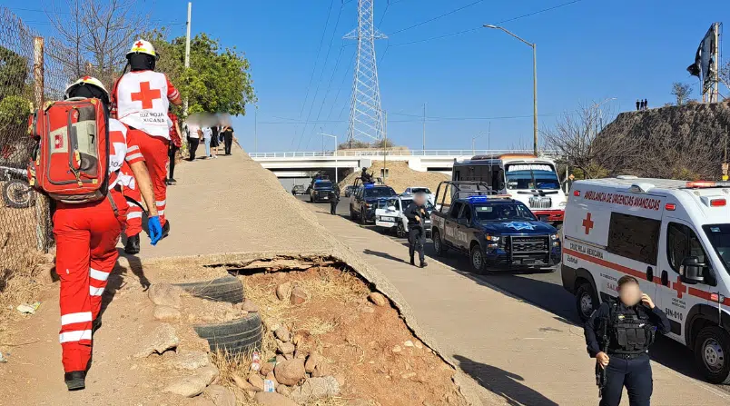 Elementos de la Cruz Roja y Policía Municipal