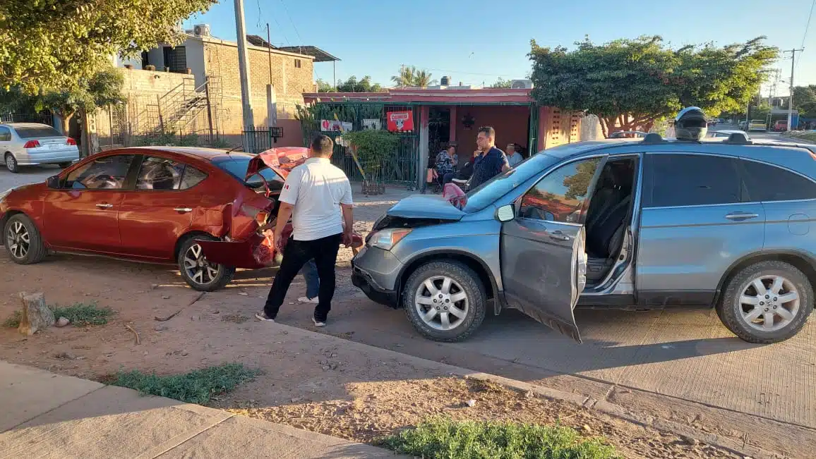 Autos con daños en la carrocería tras choque