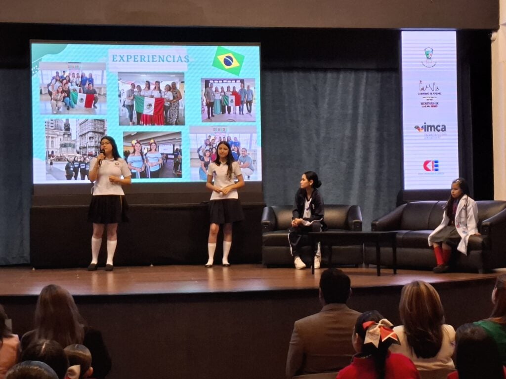 Reconocimiento a mujeres ganadoras de concursos de ciencia y tecnología