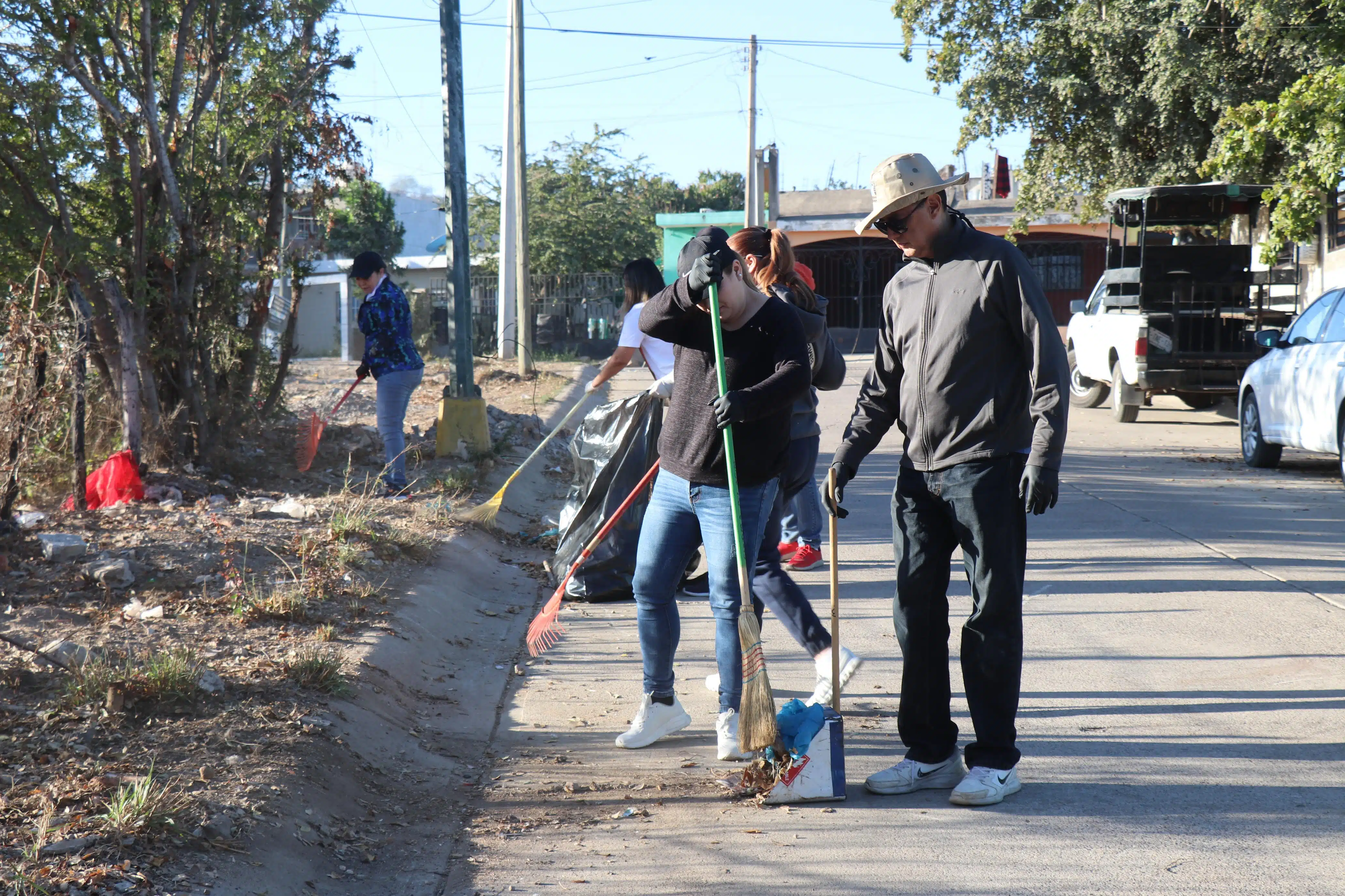 Jornada de limpieza y retiro de basura en Mazatlán