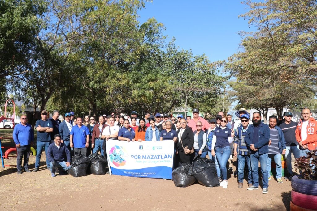 Jornada de limpieza y retiro de basura en Mazatlán