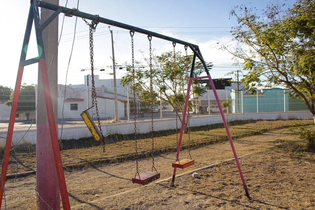 Falta mantenimiento al Parque de Los Cedros