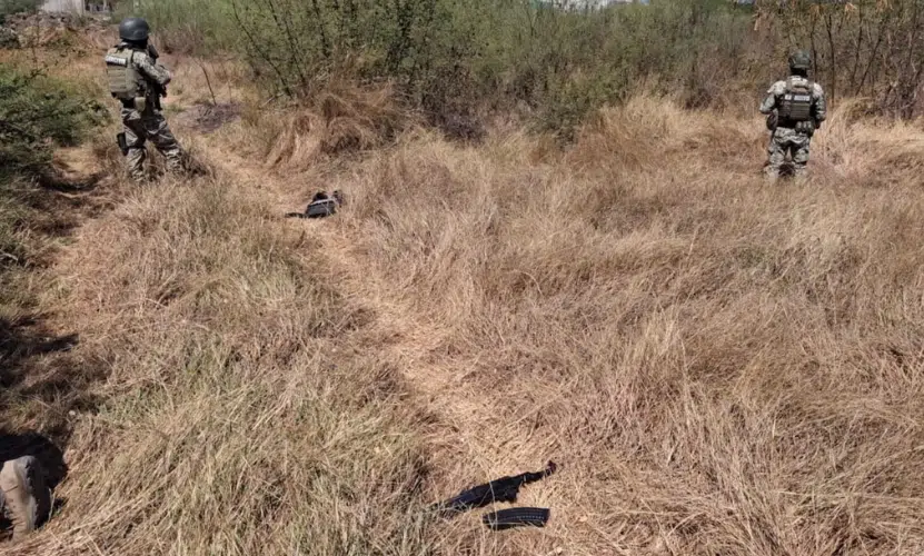 Militares en recorrido terrestre 