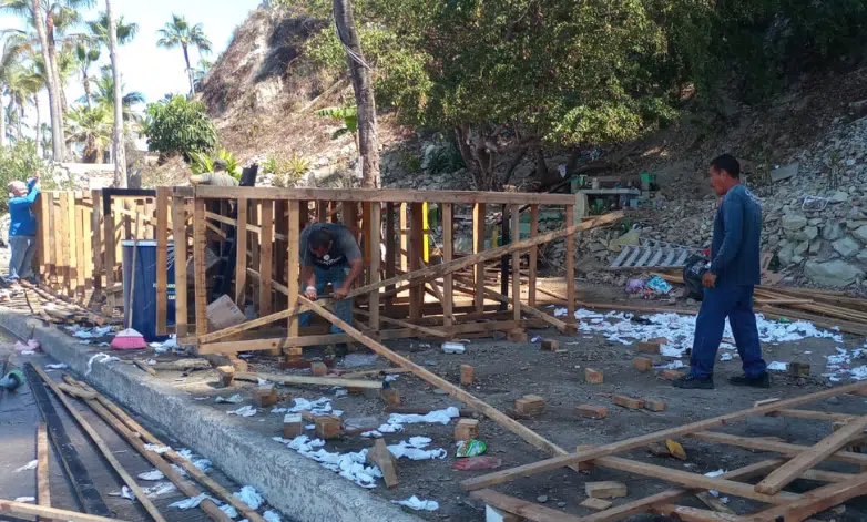 Retiran templetes tras el Carnaval de Mazatlán