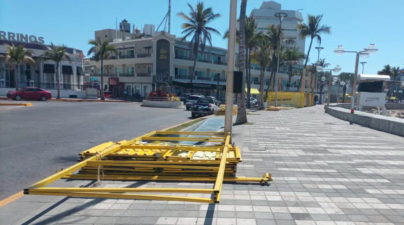 Retiran templetes tras el Carnaval de Mazatlán