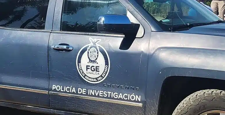 Vehículo de la policía de investigación de la FGE