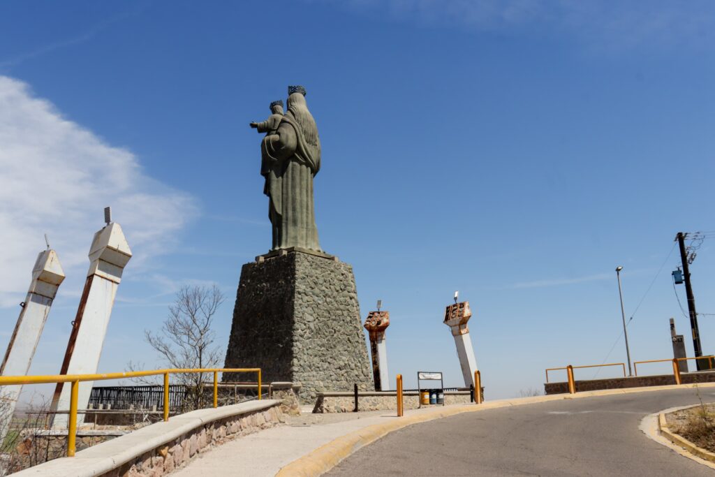 Monumento de la Virgen María Reina del Valle en Los Mochis