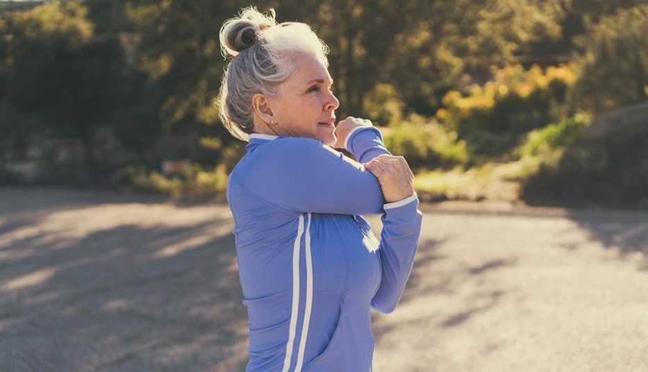 Ejercicio en la mediana edad puede frenar el alzhéimer, según estudio