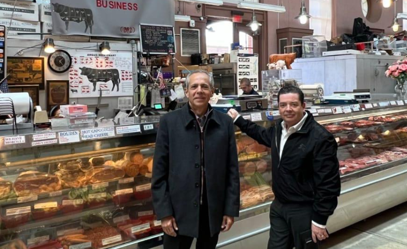 Gerardo Vargas Landeros en un mercado de Estados Unidos