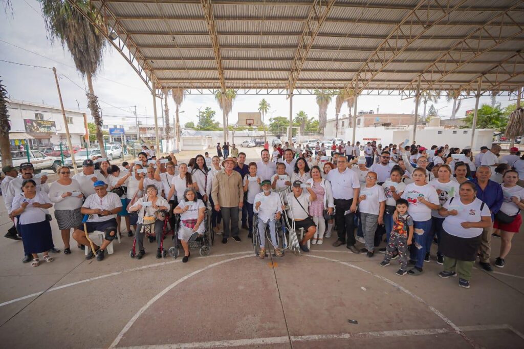 Gobierno del Estado entrega apoyo a tianguistas de Villa Juárez, Navolato