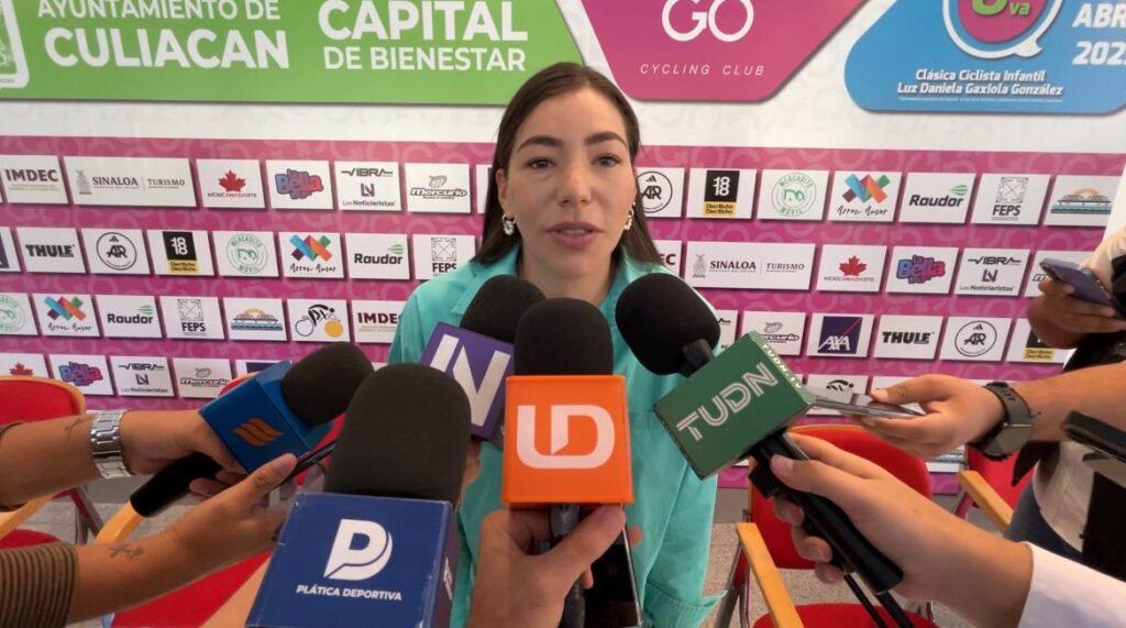 Luz Daniela Gaxiola con medios de prensa