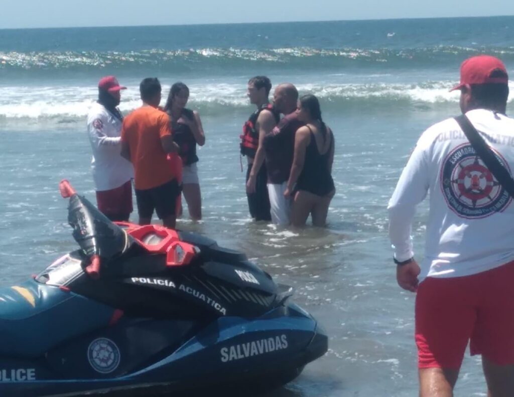 Escuadrón de Salvamento Acuático actuando en el mar.