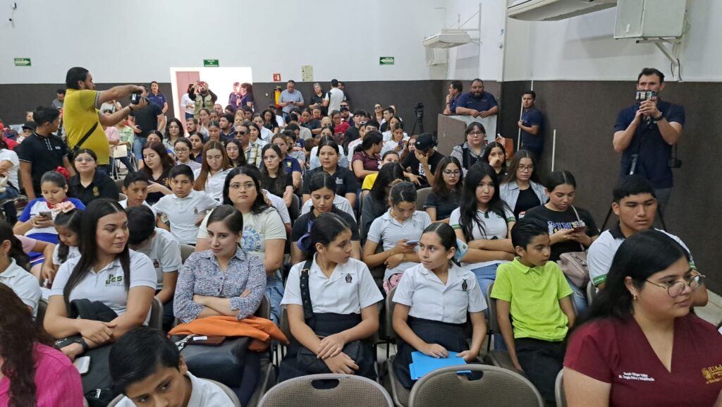 199 estudiantes reciben becas del Patronato Pro-Educación de Ahome