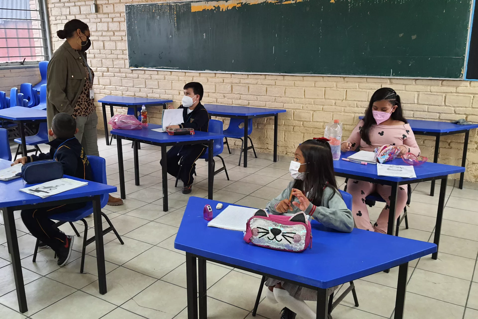 Activan protocolo sanitario en secundaria de Monterrey por brote de COVID