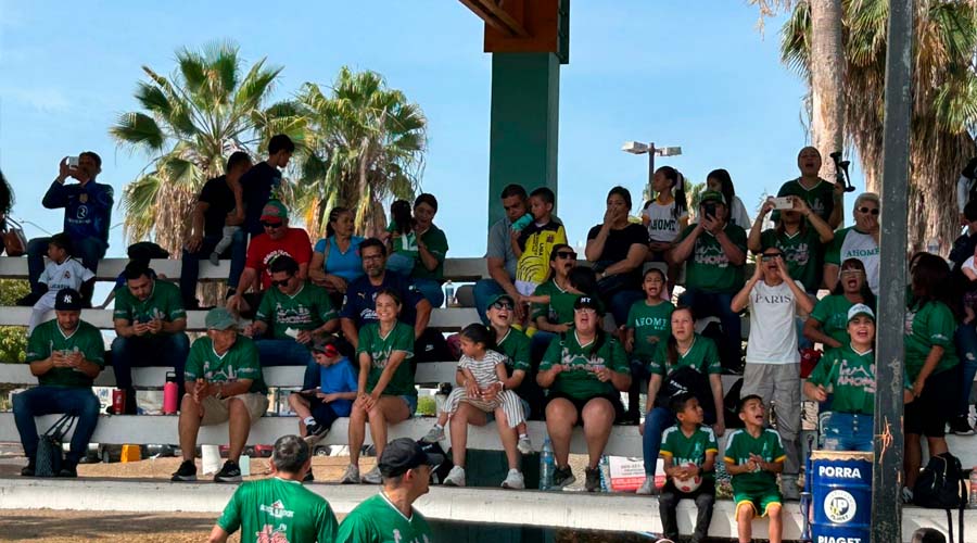 Padres de familia apoyaron a los pequeños deportistas