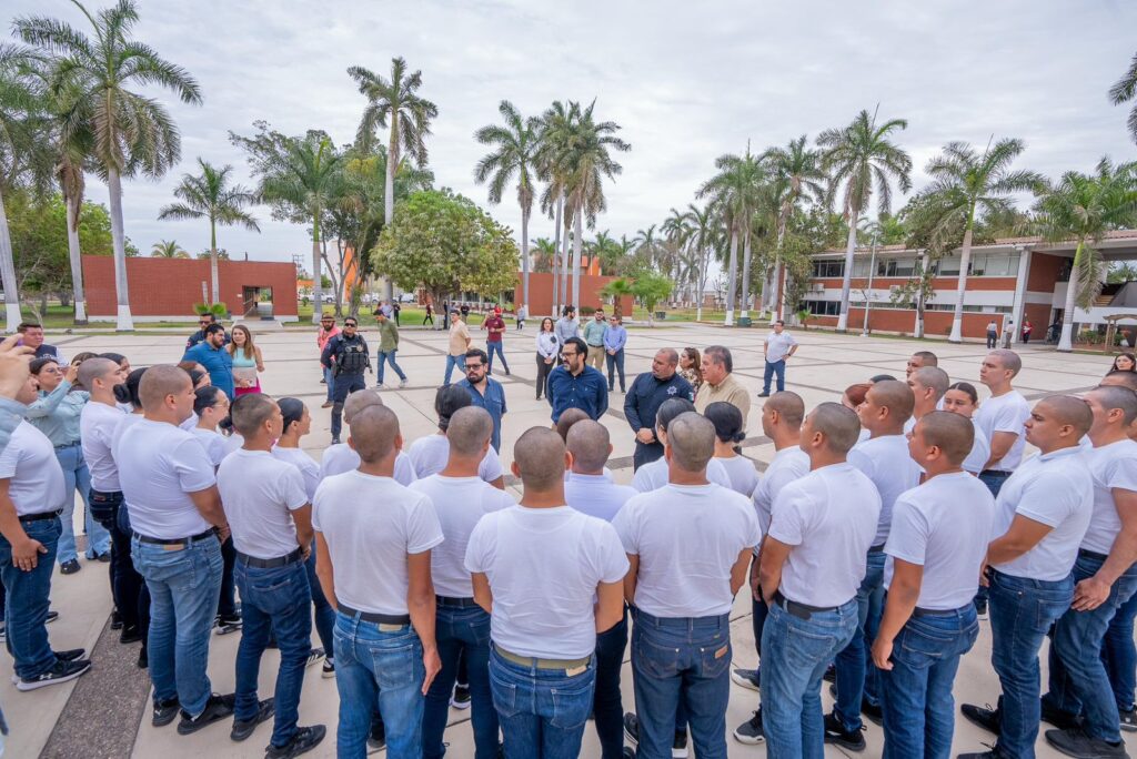 Alcalde de Culiacán da la bienvenida a 38 nuevos cadetes de la Unipol