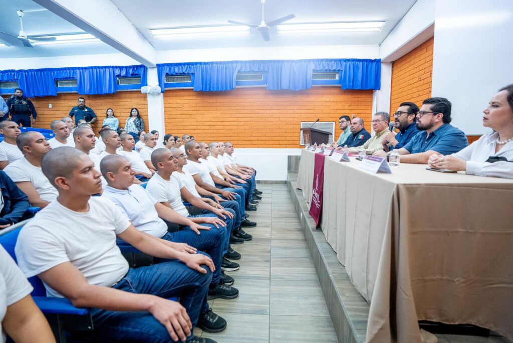 Alcalde de Culiacán da la bienvenida a 38 nuevos cadetes de la Unipol