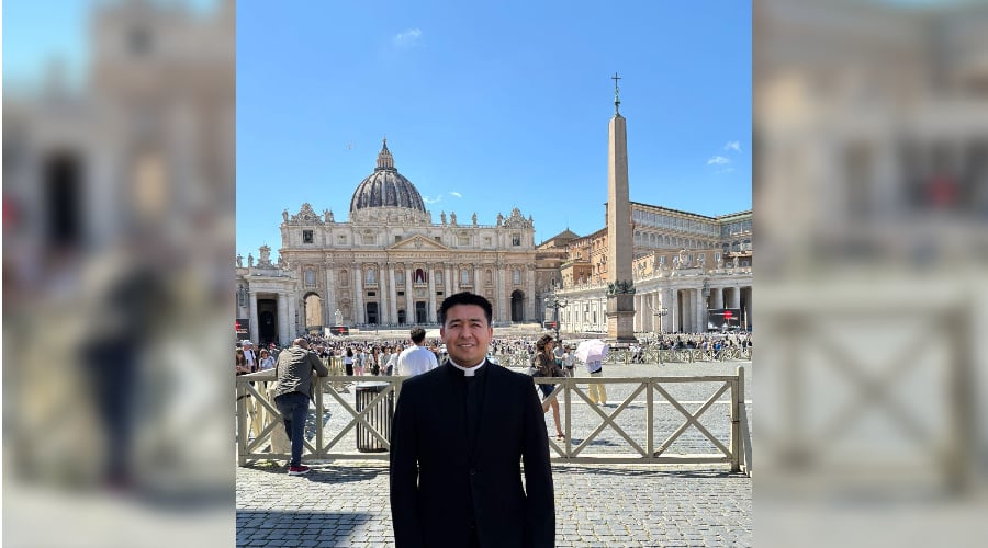 Alfredo Portillo, sacerdote guasavense, presente en Roma.