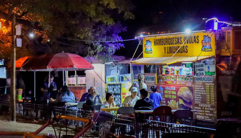 Puesto de alimentos en la Plazuela 27 de Septiembre