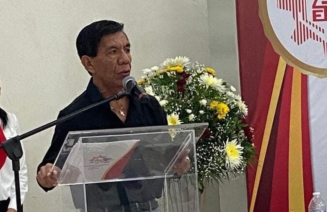 Ángel Custodio tiene 43 años sembrando vocación en las aulas