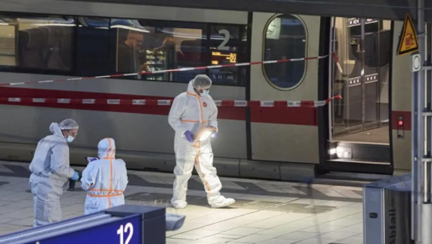 Presunta responsable de ataque con cuchillo en Hamburgo acababa de salir de una clínica psiquiátrica