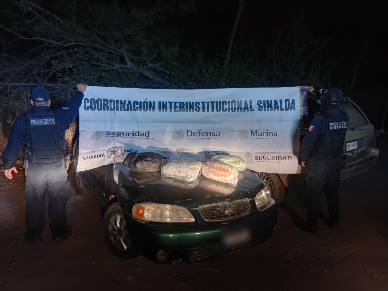 Grupo Interinstitucional con lo asegurado en la avenida Álvaro Obregón, Culiacán.