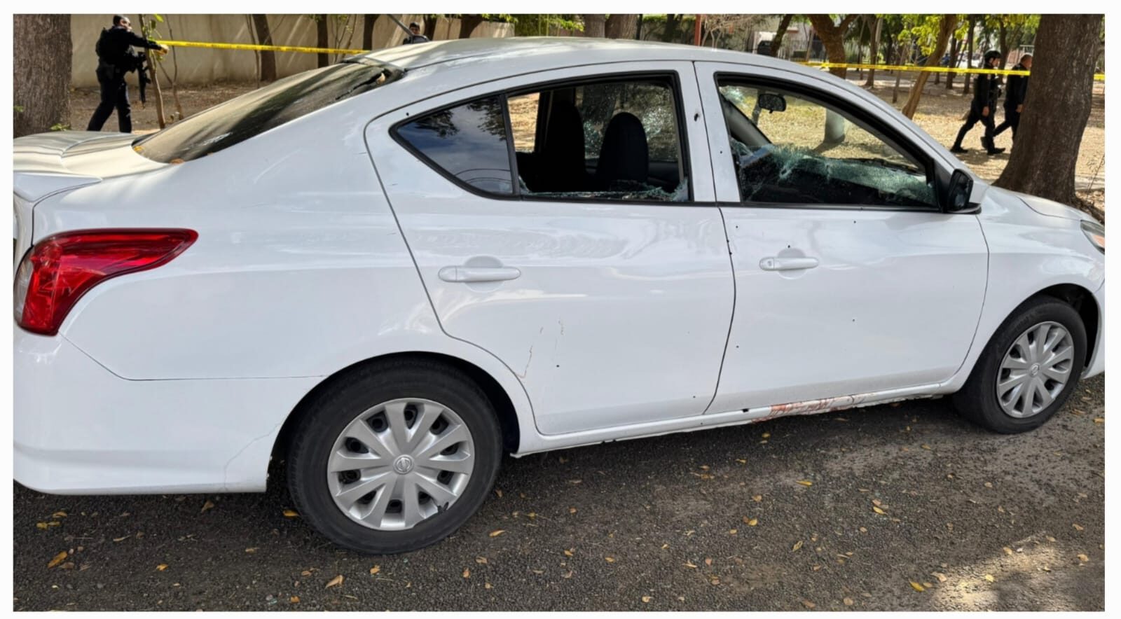 Aseguran vehículo en Culiacán, con impactos de bala, ponchallantas y casquillos