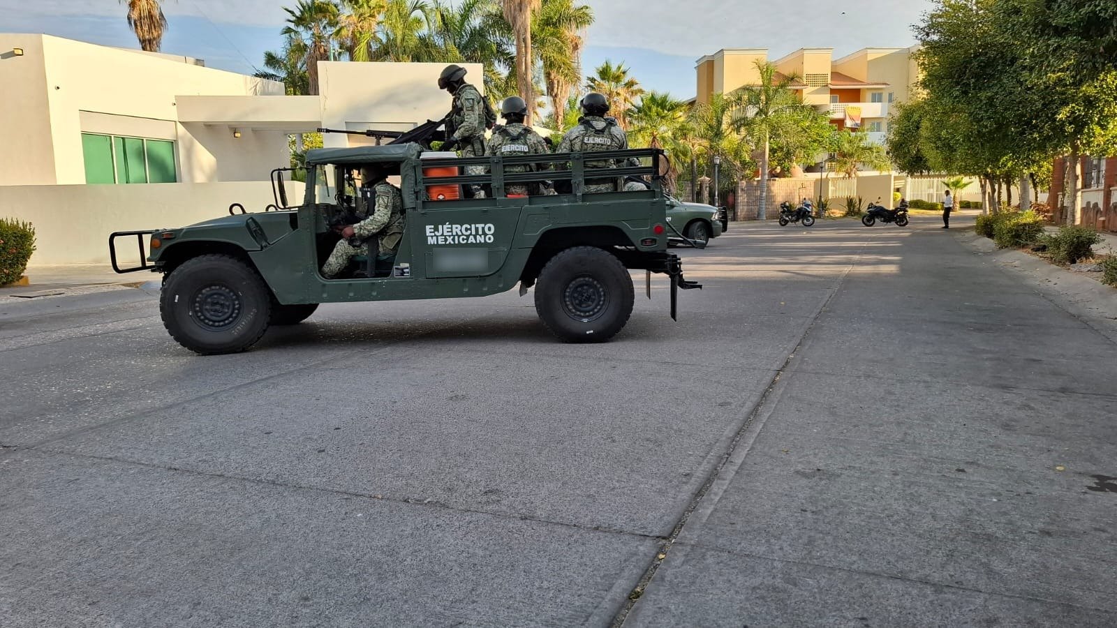 Ejército Mexicano resguardando el área donde fue encontrado el cuerpo sin vida.