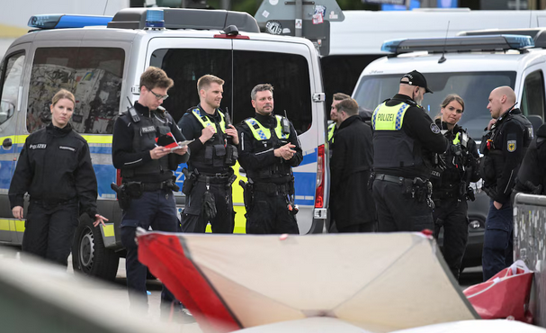 Ataque con cuchillo en estación de trenes de Hamburgo, Alemania, deja 12 personas heridas
