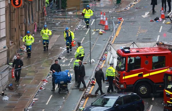 Autoridades confirman 27 personas heridas tras atropellamiento masivo en Liverpool