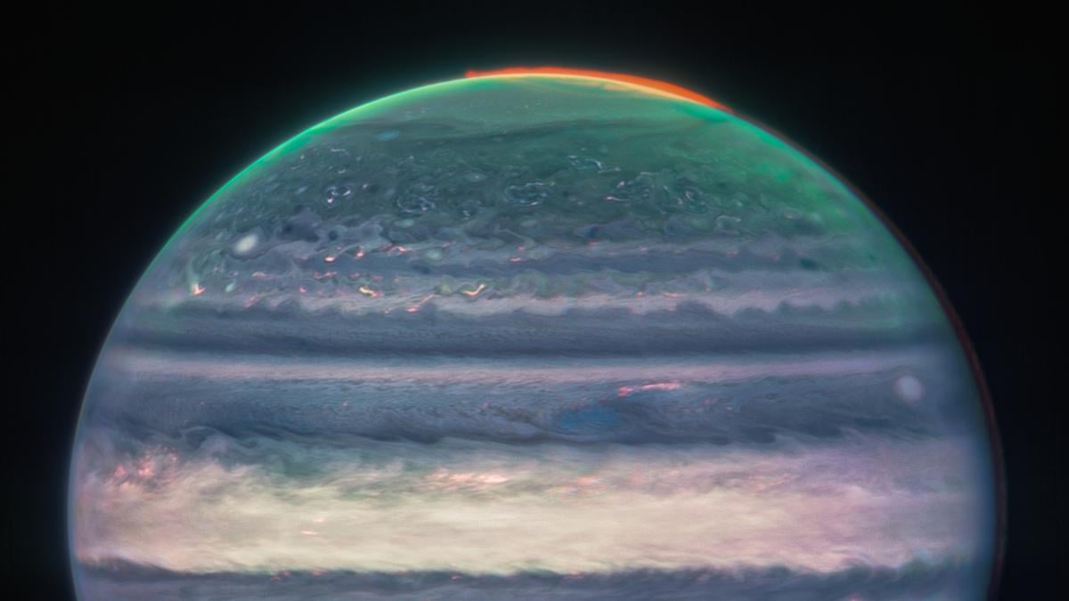 Auroras de Júpiter deslumbran en nuevas imágenes captadas por el telescopio James Webb