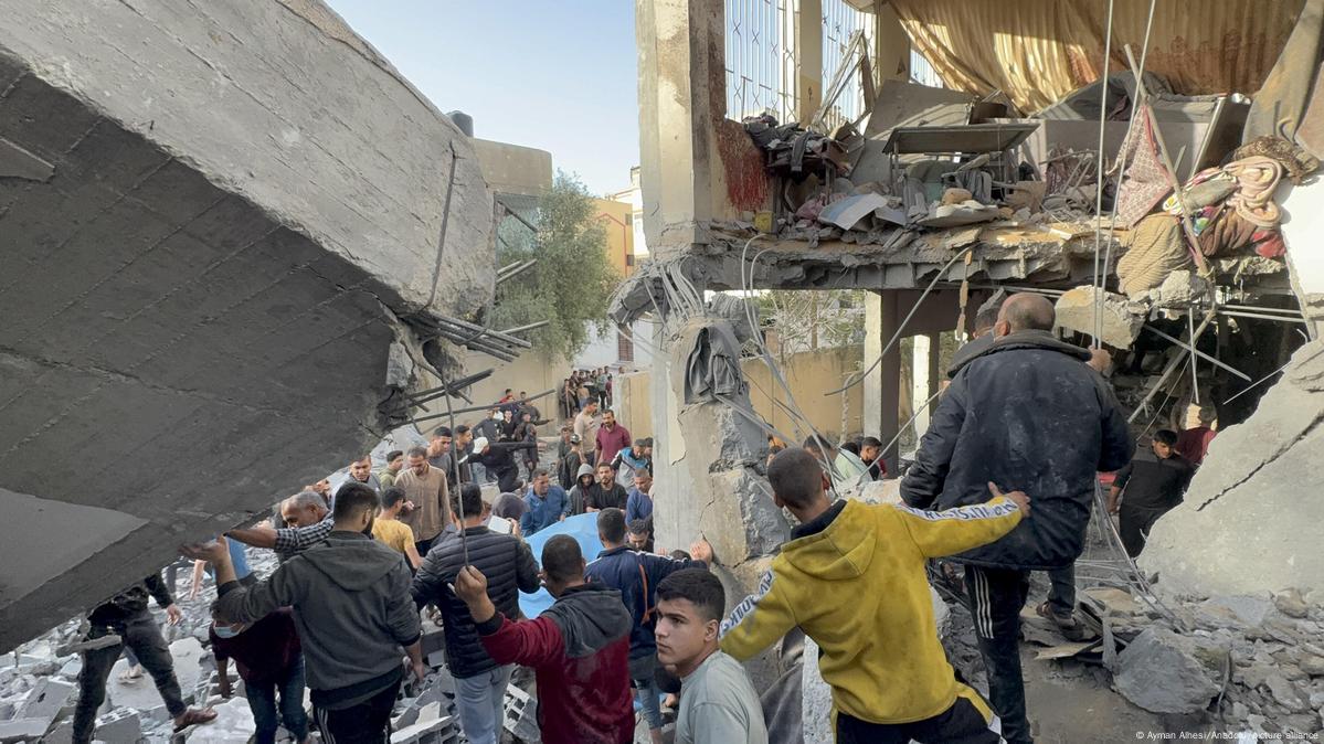 Bombardeos israelíes en Gaza dejan 42 muertos; entre las víctimas hay menores y refugiados