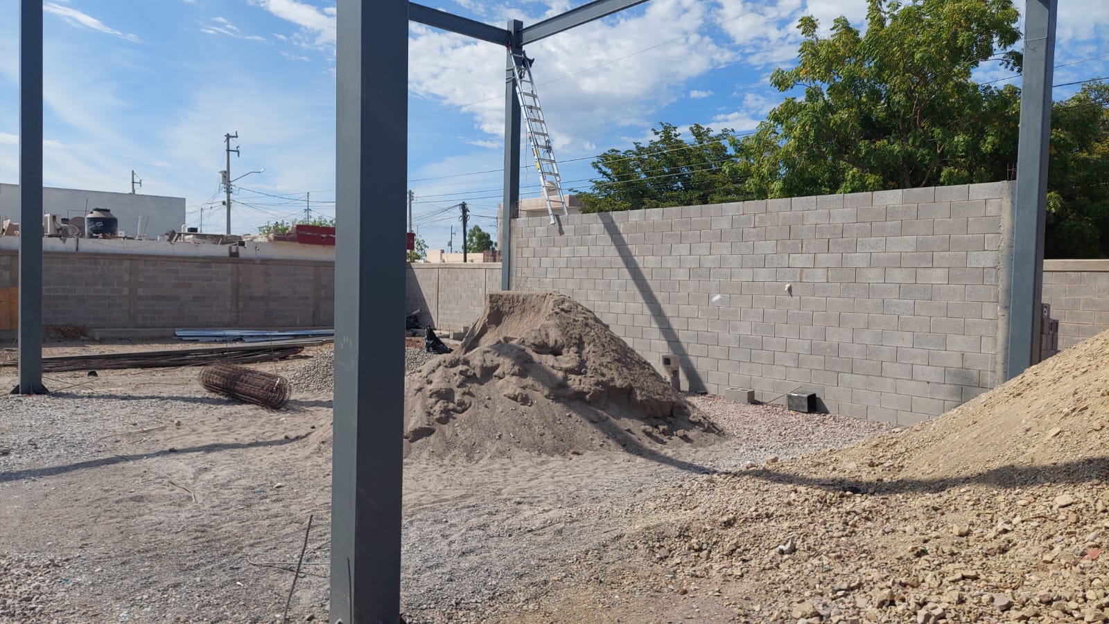 Avances en la construcción de la quinta estación de bomberos en Los Mochis.