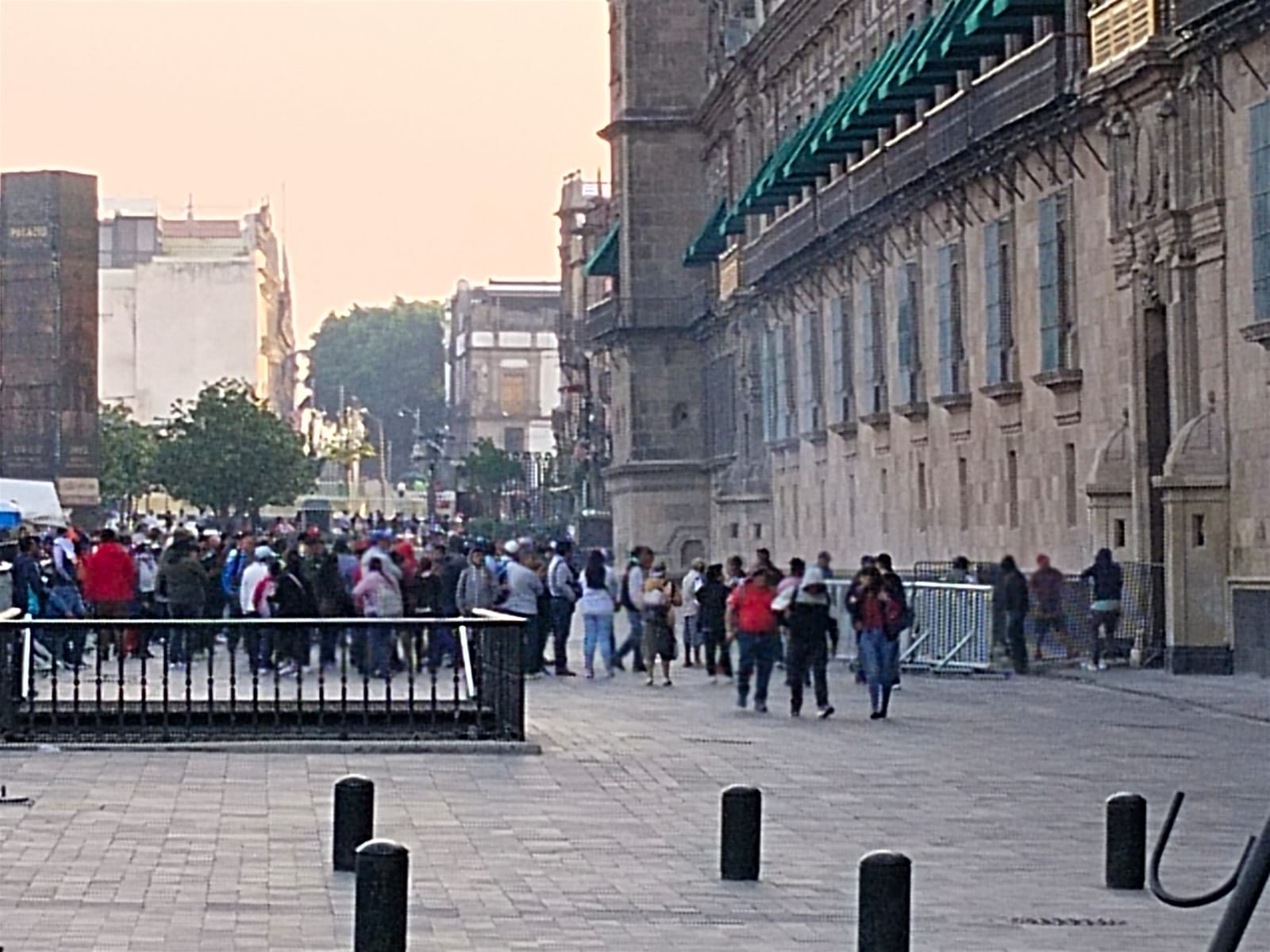 CNTE bloquea Palacio Nacional