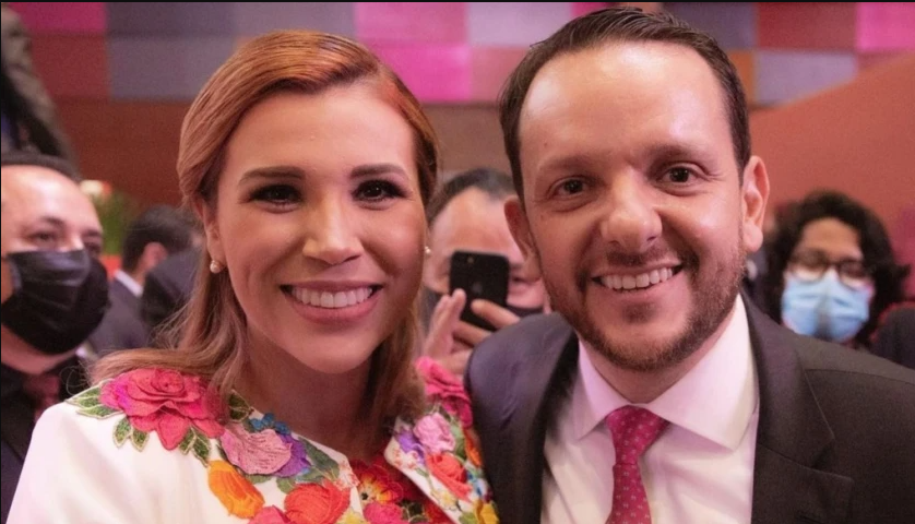 Marina del Pilar Ávila, y a su esposo, Carlos Torres.